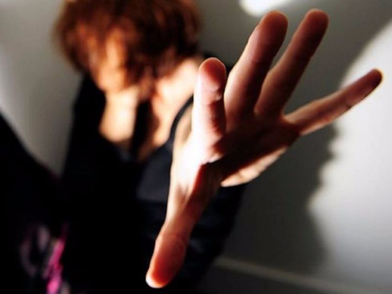 Rimini. Violenza sessuale su modella 17enne: fotografo denunciato
