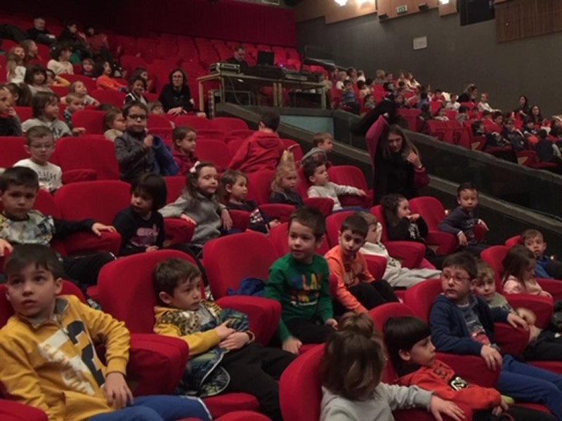 250 bambini delle Scuole elementari al Teatro Nuovo per Diversiàmoci