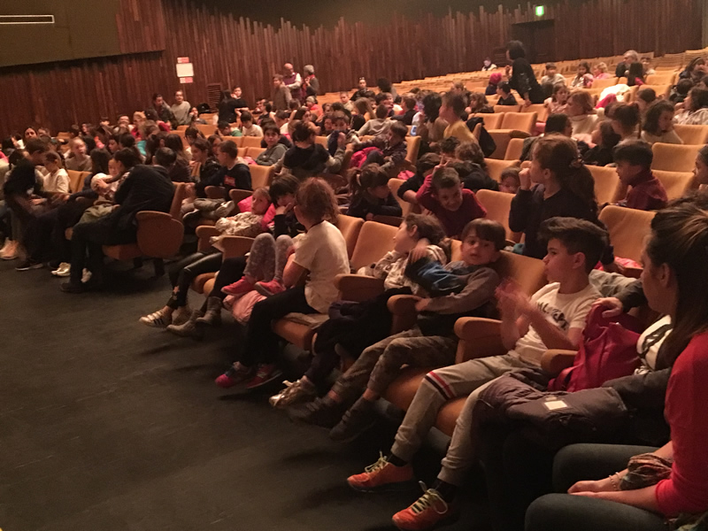 250 bambini delle Scuole elementari al Teatro Nuovo per Diversiàmoci