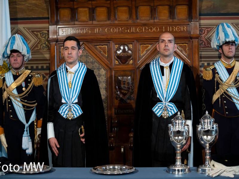 L’alza bandiera e l’inno di San Marino salutano i nuovi Reggenti