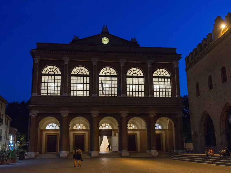I teatri di Rimini si illuminano per “Facciamo luce sul teatro”