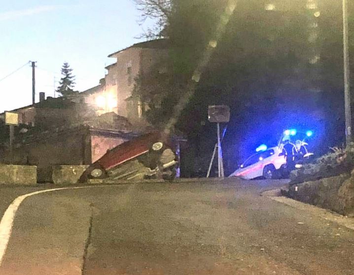 Un’auto esce di strada a Borgo Maggiore (San Marino)
