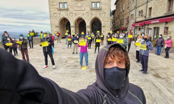 San Marino. Festino in via Giacomini, i giovani protestano in piazza
