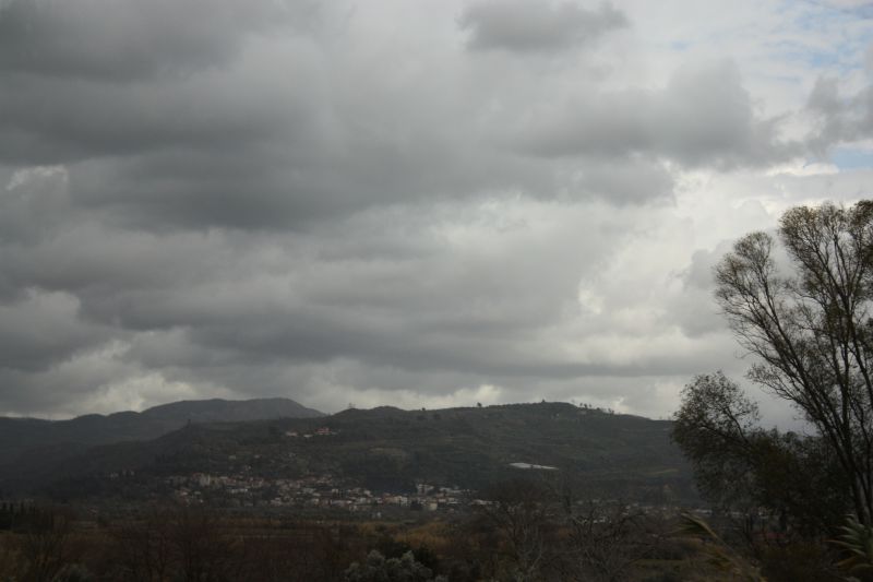 San Marino. Meteo: weekend grigio tra nuvole e piovaschi. Domenica venti di scirocco