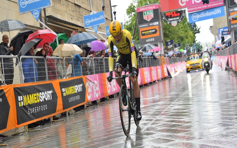 Ciclismo, il Giro d’Italia farà tappa a Riccione il 17 maggio 2024