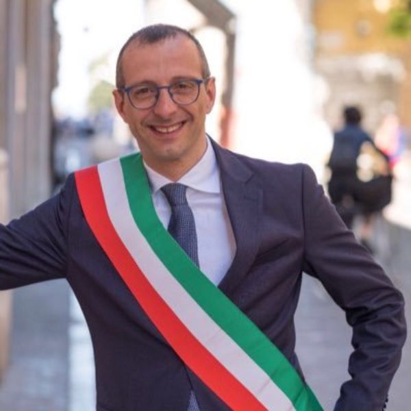 Il sindaco di Pesaro: “A San Marino la smettano con le buffonate”