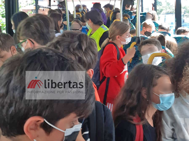 San Marino. “Alunni distanziati a scuola ma ammassati sugli autobus”