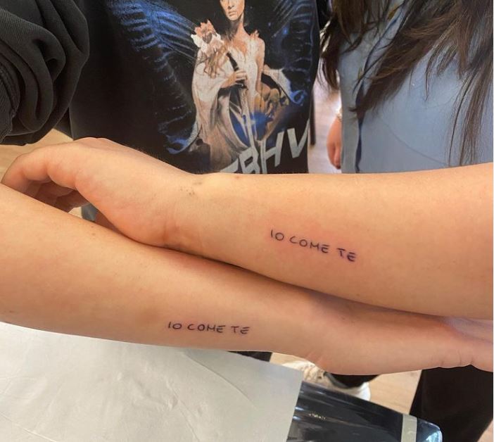 “Scritte Scrause” di Marco Zanotti, il nuovo format di tatuaggi a 50 euro per coppia