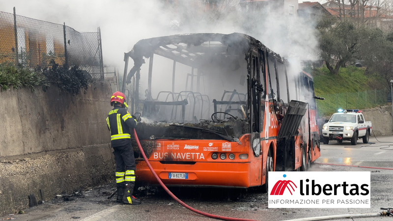 San Marino. Autobus in fiamme, il video dello spegnimento dell’incendio