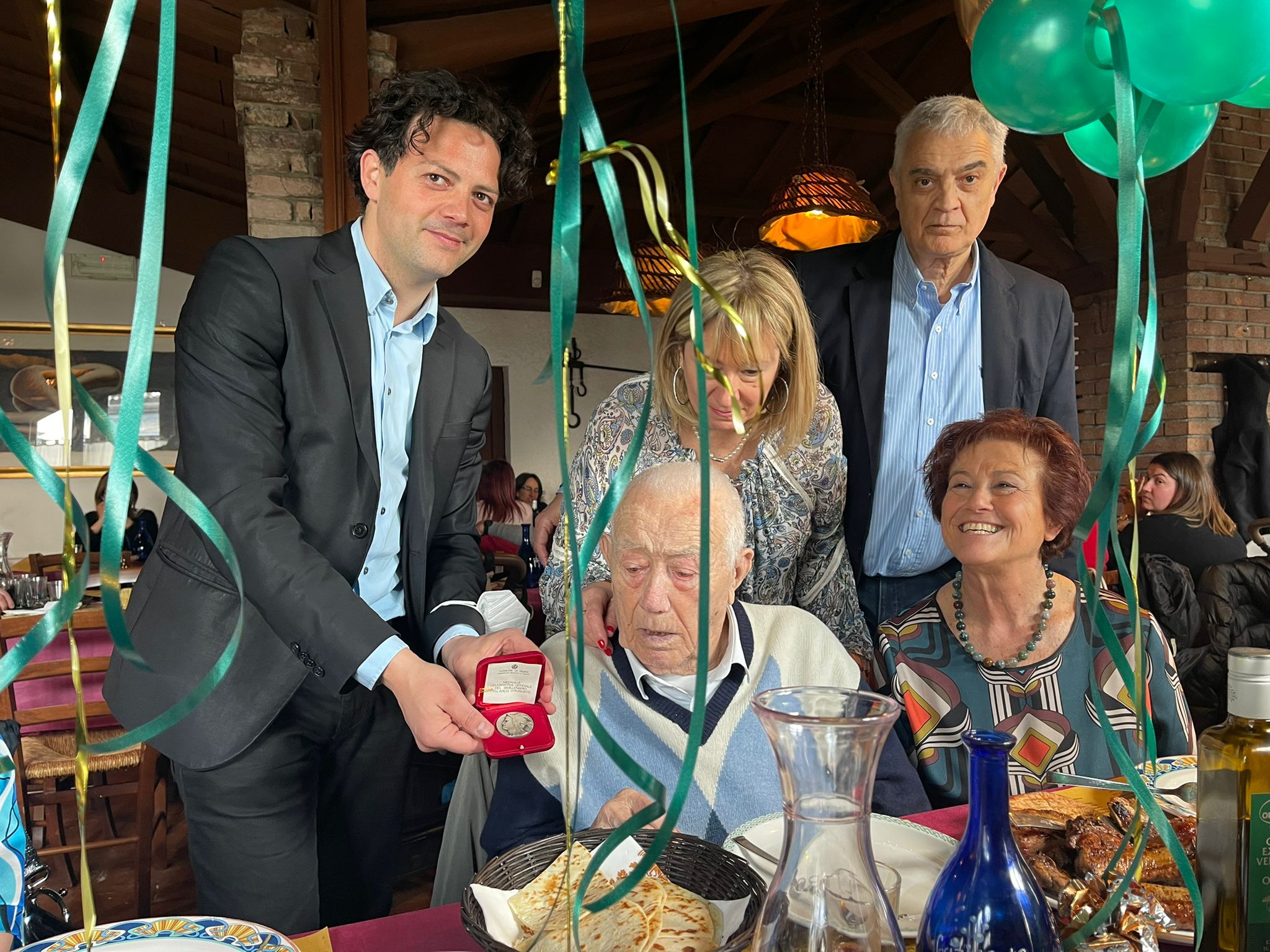 Rimini. Nonno Alfonso guarisce dal Covid-19 e festeggia 100 anni
