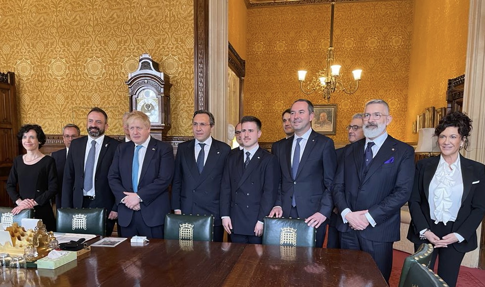 Reggenti e governo di San Marino incontrano il premier inglese Johnson a Londra: sul tavolo due importanti accordi