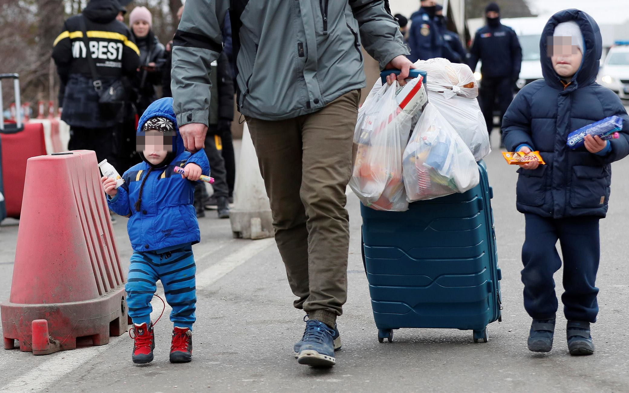 Rimini. «Trasferimenti troppo lontani». I profughi: «Lasciateci negli hotel»