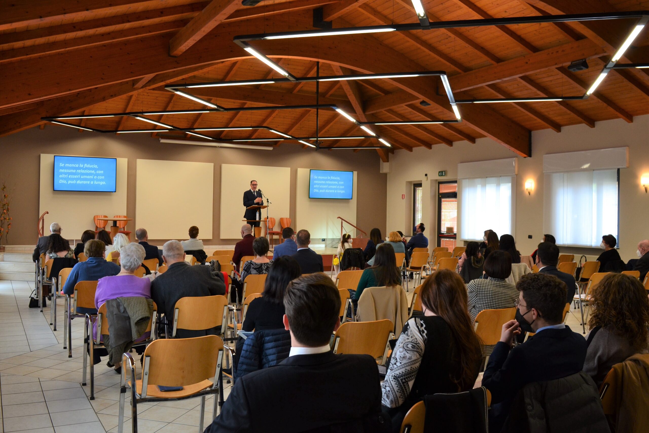 I Testimoni di Geova si riuniscono in presenza a San Marino, nelle Marche e in Emilia Romagna