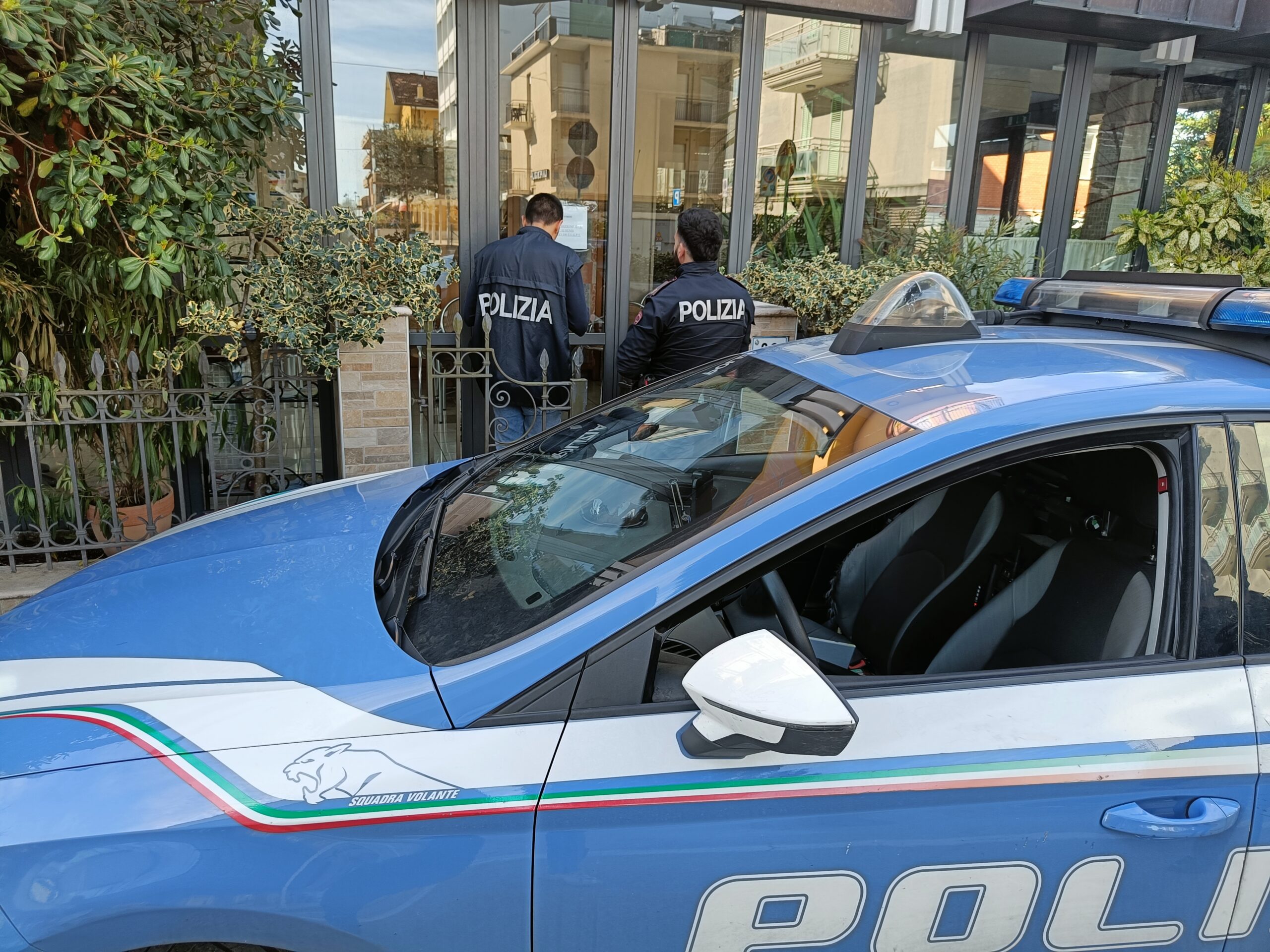 Rimini. Tenta di rapinare due banche in pieno giorno: arrestato 68enne