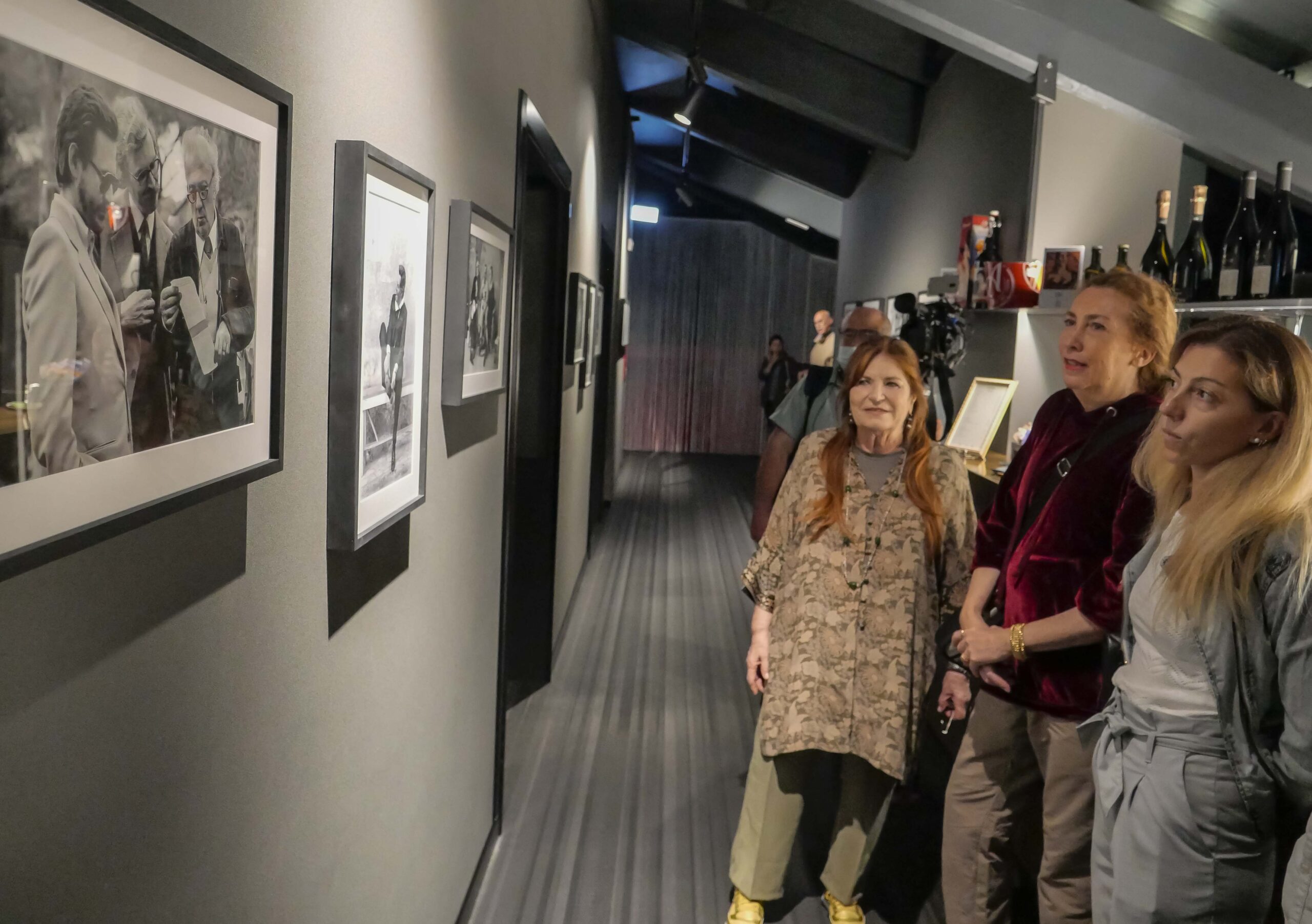 Rimini. Inaugurata la mostra al Palazzo del Fulgor “Federico Fellini dietro le quinte negli scatti di Patrizia Mannajuolo”