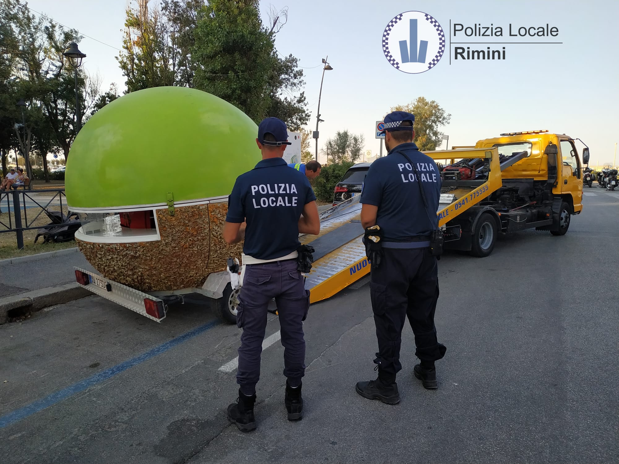 In posizione non autorizzata e con pessime condizioni igieniche: sequestrato a Rimini un chiosco ambulante di crepes