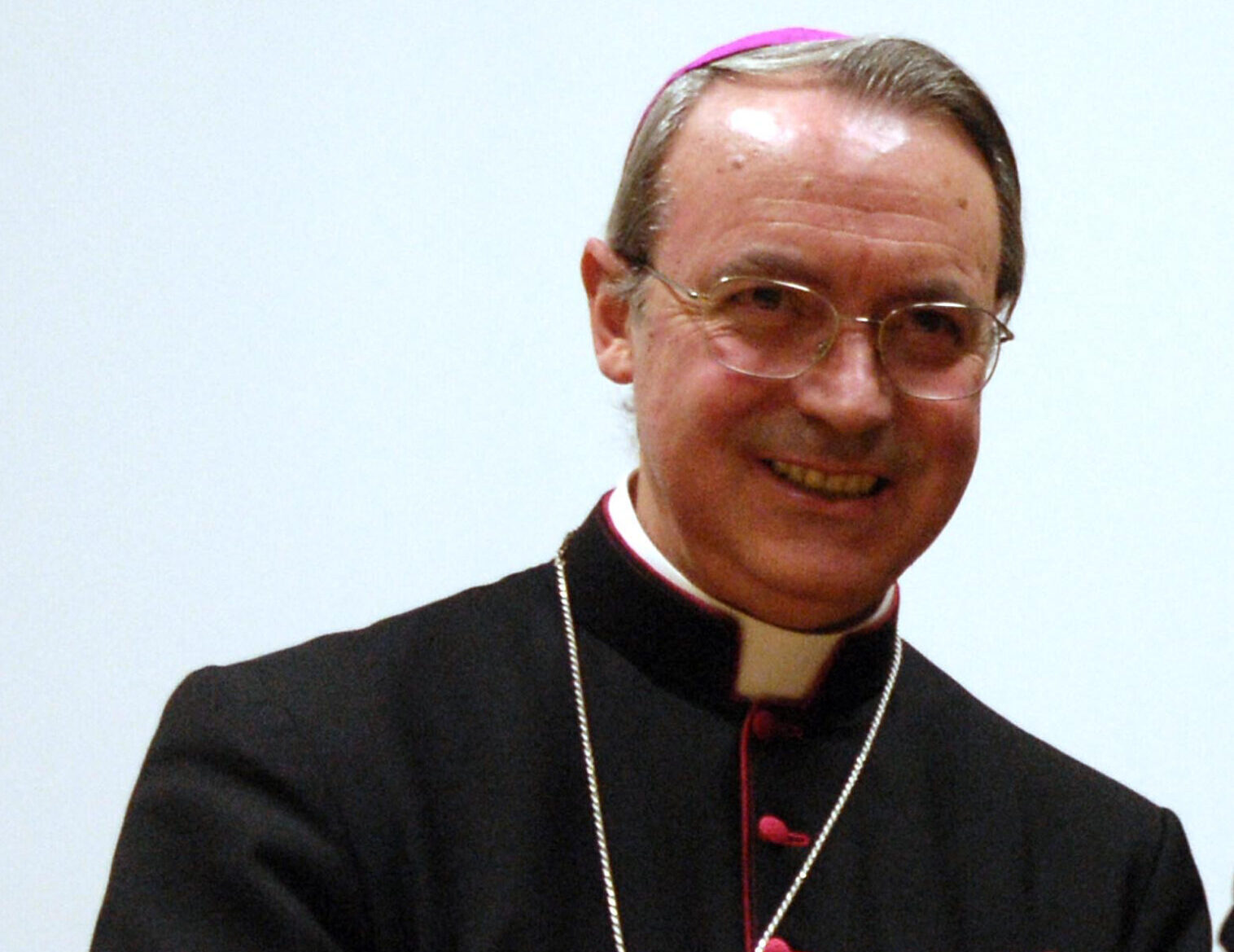 Rimini. Il Papa ha accettato le dimissioni per limiti di età, presentate dal vescovo Lambiasi. Guiderà la diocesi fino all’arrivo del successore