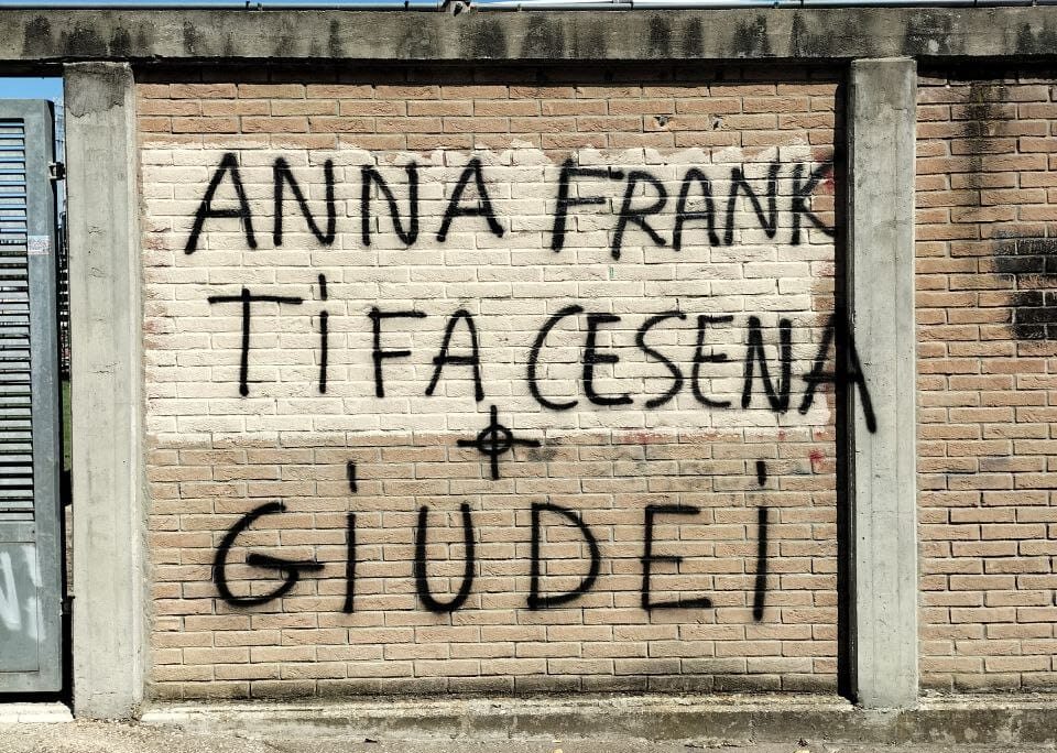 Rimini. Scritta antisemita contro il Cesena dietro la curva ospiti del “Romeo Neri”