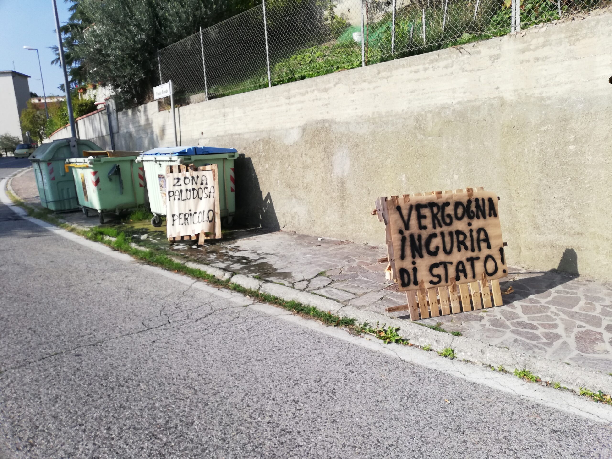 I residenti di via Flavio Biondo denunciano nuovamente un versamento di acqua a Serravalle (San Marino)