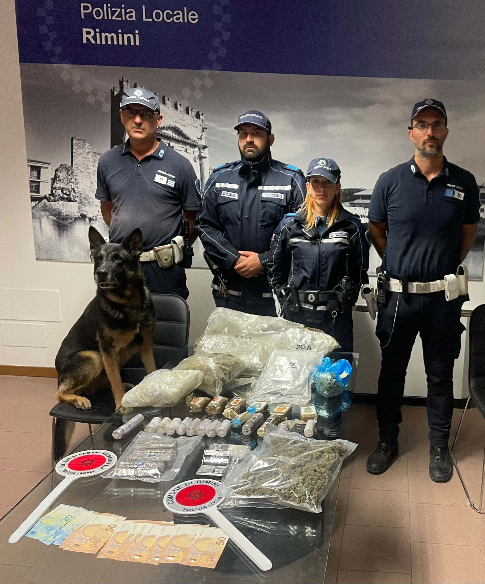 La Polizia Locale di Rimini sequestra 5 chili di droga