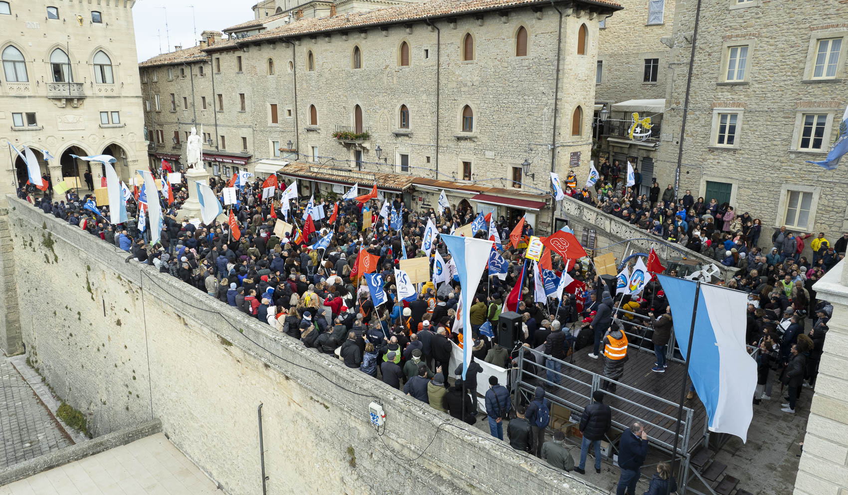 San Marino. “La piazza piena chiede un deciso cambio di rotta a tutto il Consiglio”