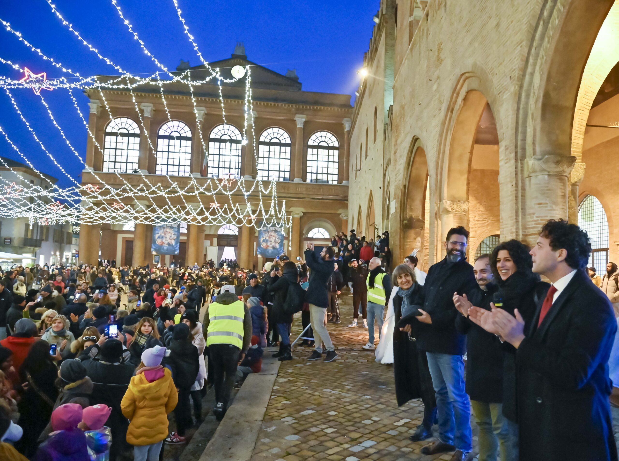 Rimini “accende” le luci sul Natale: una festa in piazza in clima natalizio  con il saluto dei grandi campioni del motorsport