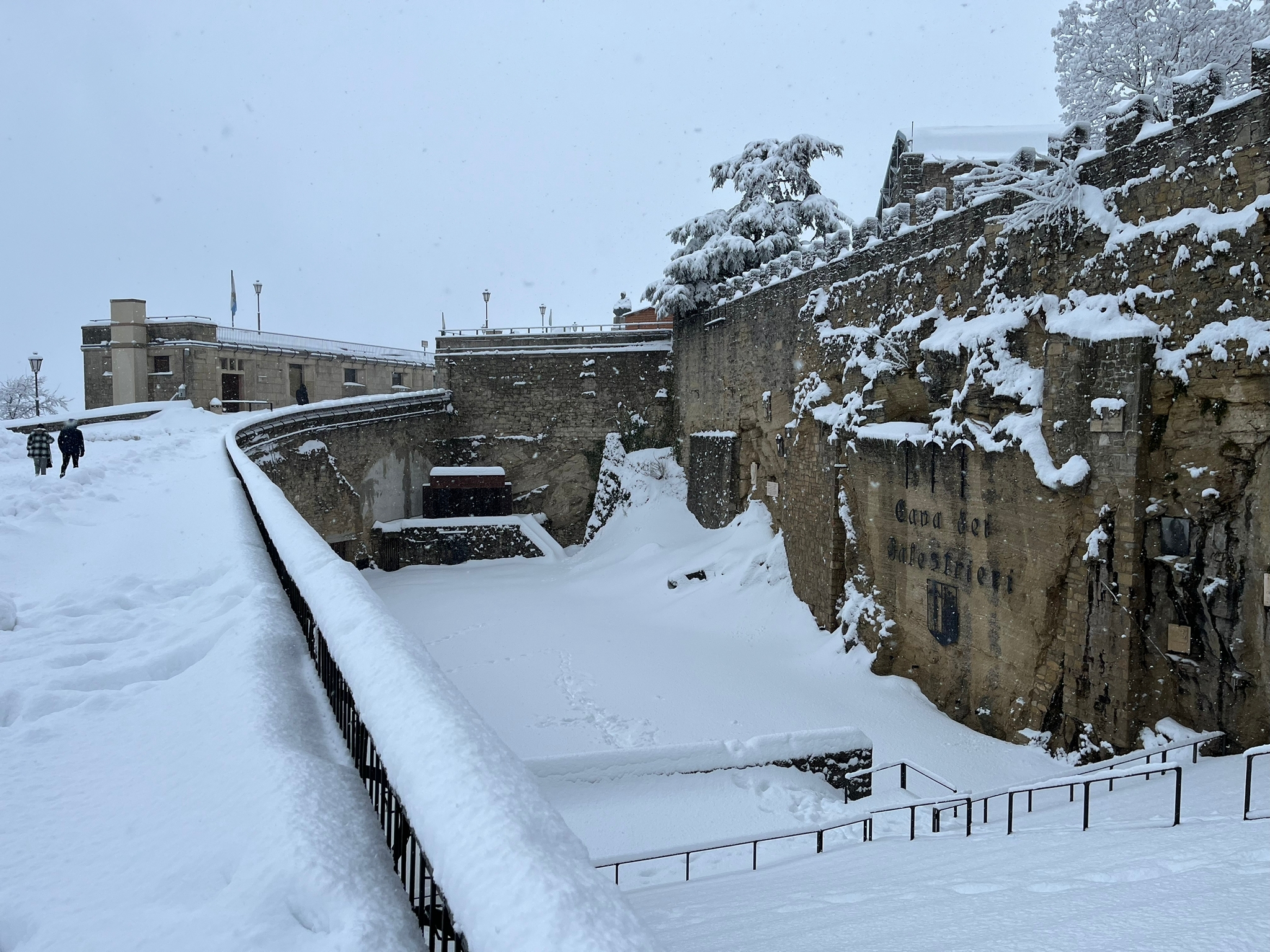Caduti oltre 40 centimetri di neve in poche ore. Oggi scuole chiuse a San Marino e in Valmarecchia