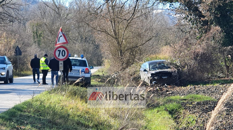 Coriano. Incidente lungo strada del Marano, distrutta auto di San Marino