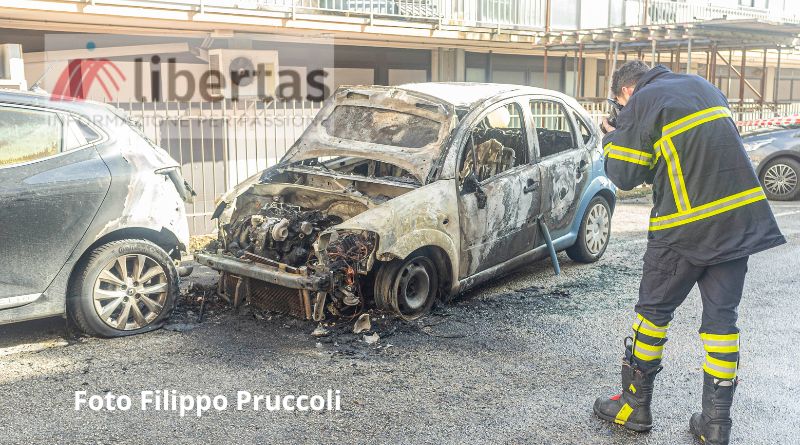 Auto a fuoco a Borgo Maggiore, indagini a 360 gradi