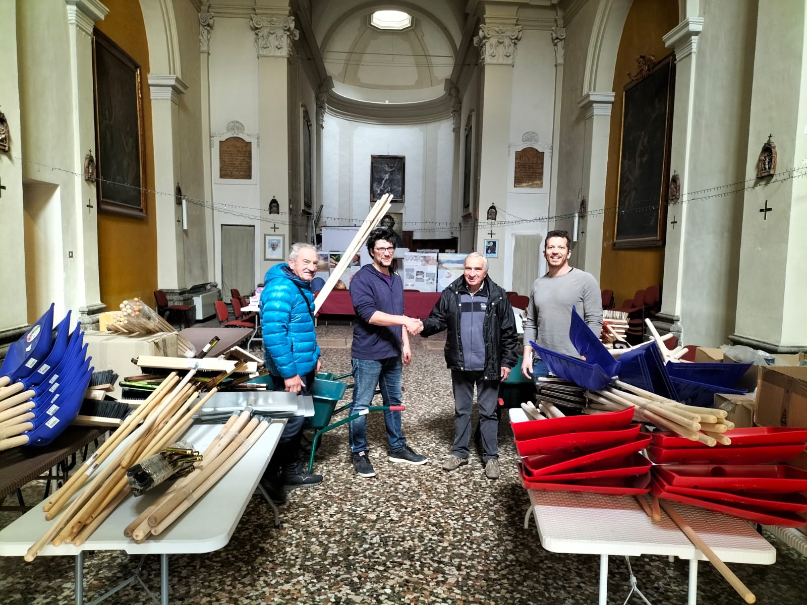 San Marino. Volontari della Caritas in campo le zone alluvionate: consegnati stivali, pale e altri attrezzi