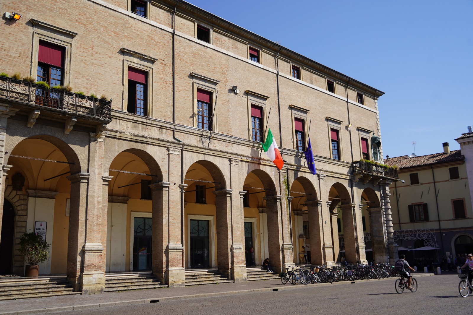Rimini. Mancata regolarizzazione del pagamento dei tributi dal 2019, disposta la sospensione dell’attività di due strutture alberghiere