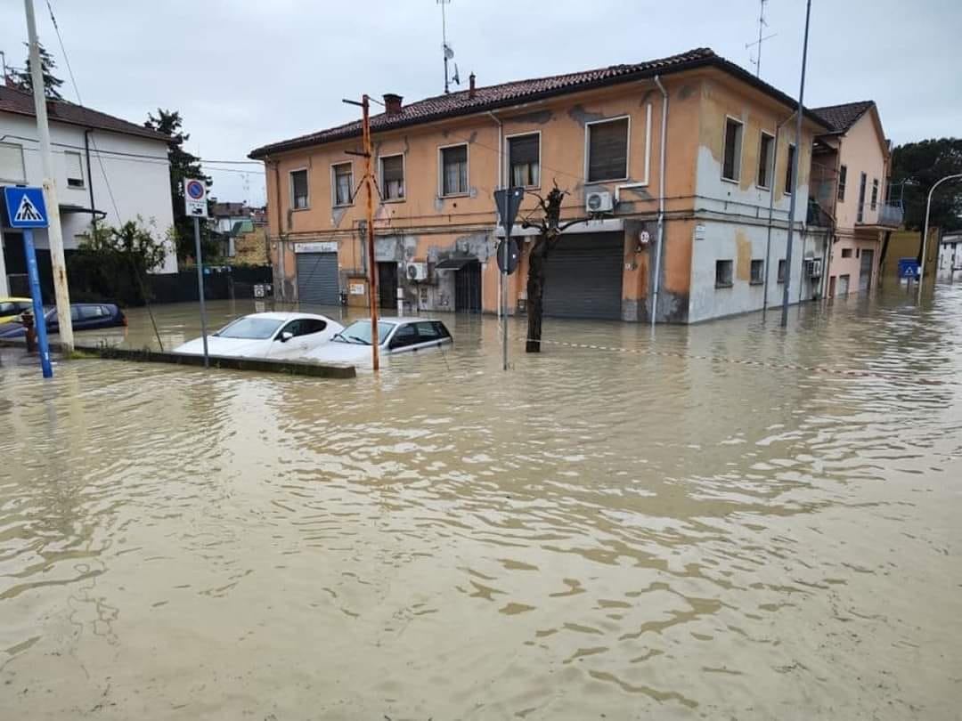 Rimini. «Case allagate dal nubifragio» Arrivano i gommoni