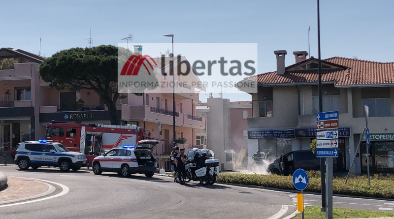 Auto distrutta dalle fiamme a Cailungo – VIDEO