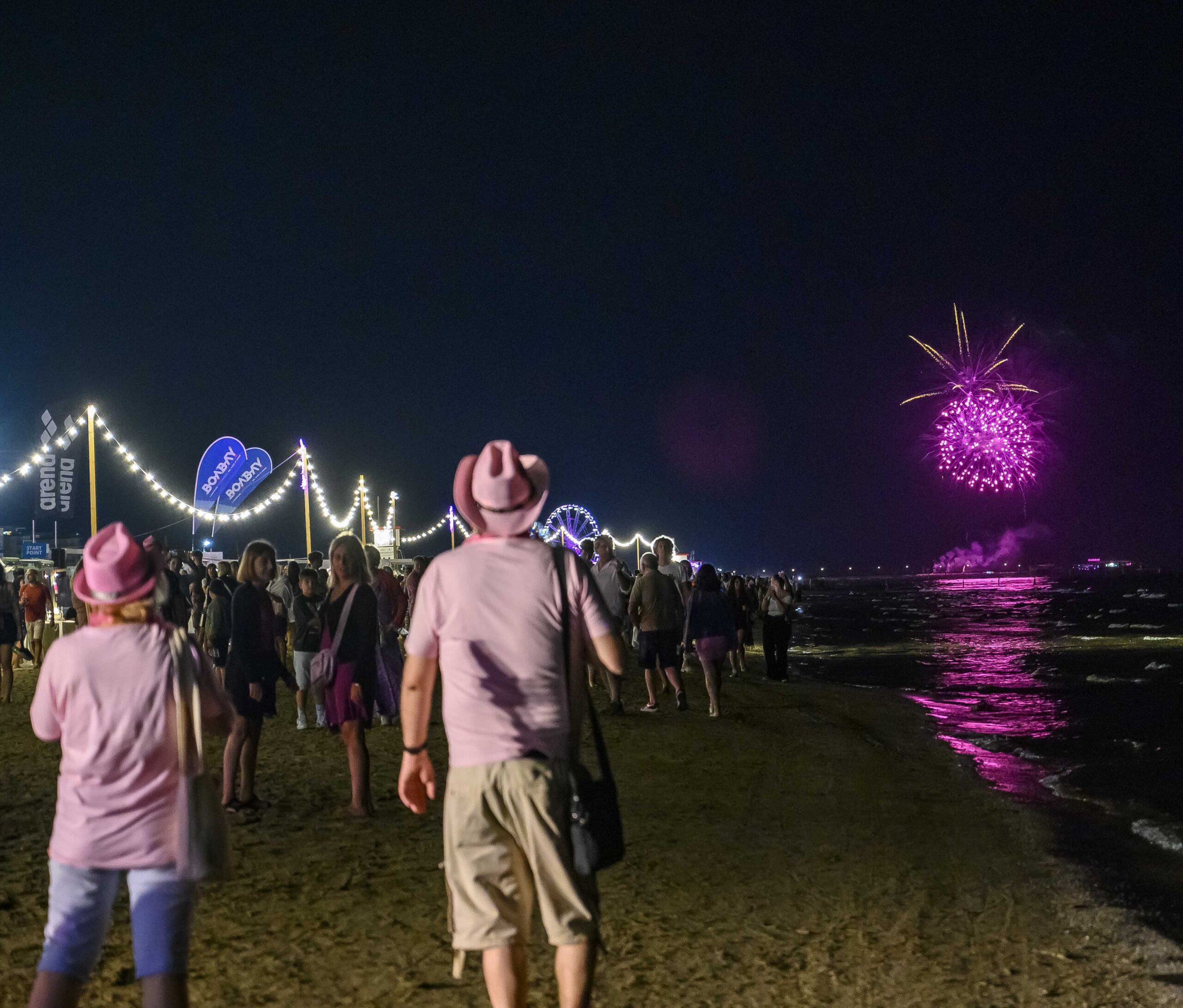 Rimini. Notte Rosa, la spiaggia fa il pieno «Gli altri sono rimasti fermi al Covid»