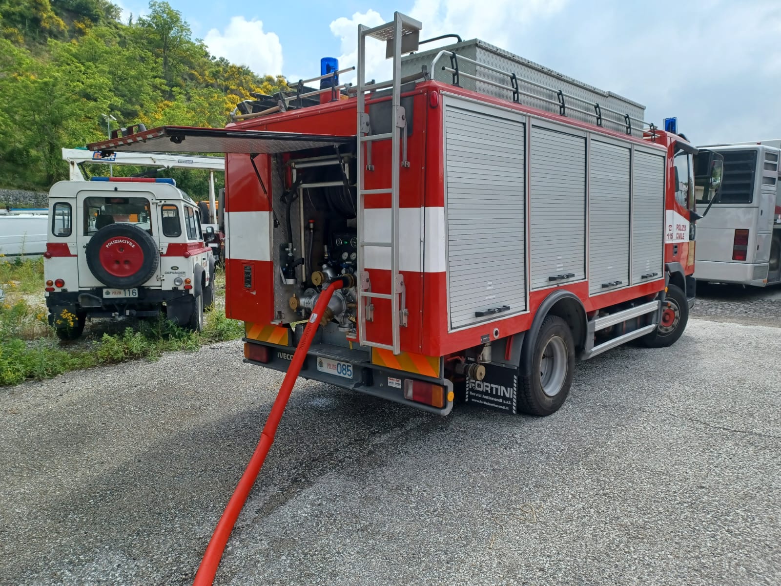 San Marino. Incendio di sterpaglie in una scarpata a Galazzano, intervento di Guardia di Rocca e Polizia Civile. Fiamme domate in mezz’ora