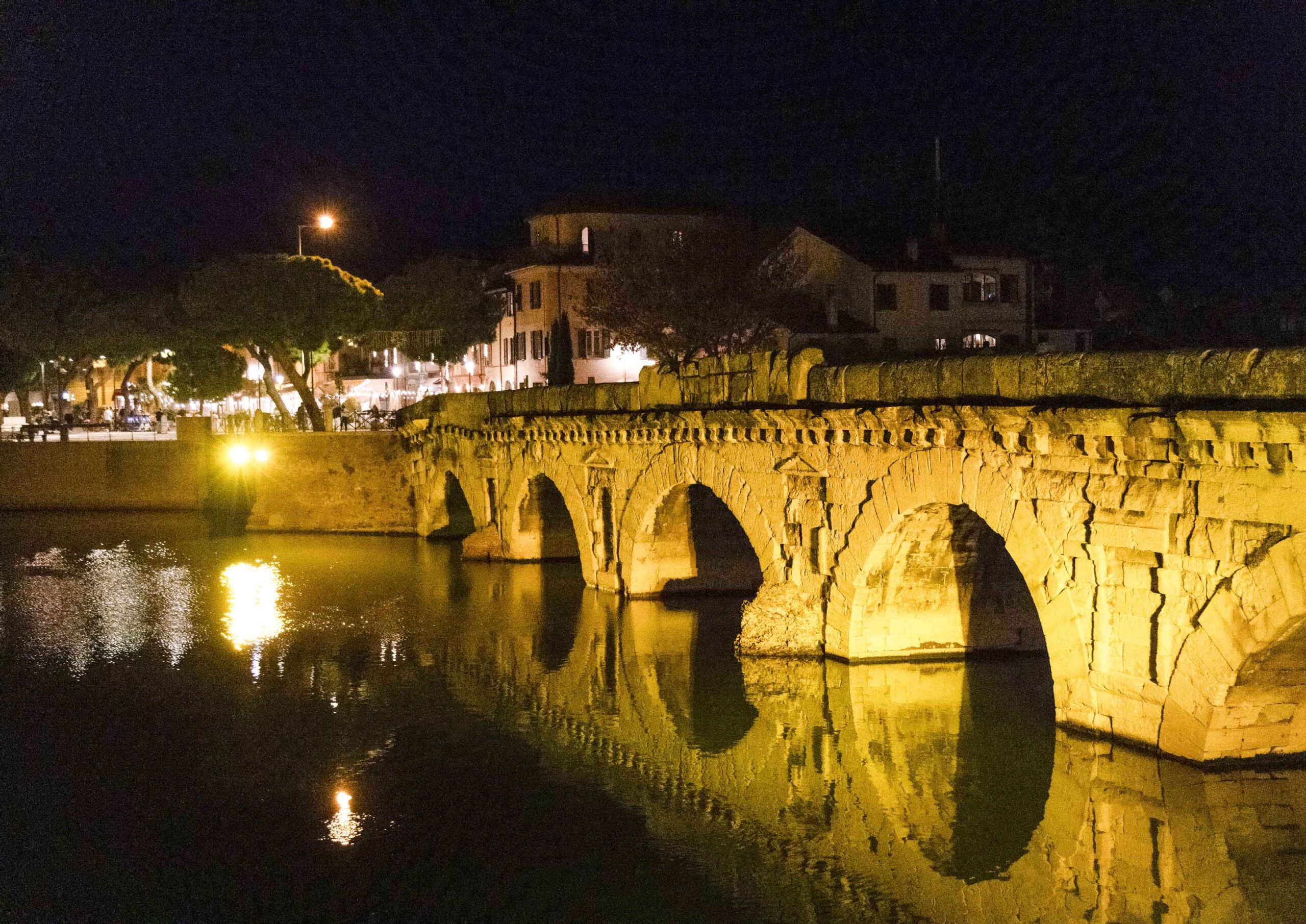 Domani a Parigi la presentazione ufficiale del Tour de France, la città di Rimini si illumina di giallo