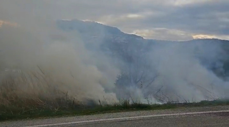San Marino. Incendio in una scarpata a Serravalle