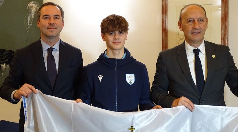 San Marino. Mattia Beccari ricevuto dal Segretario di Stato Lonfernini prima della partenza per le Olimpiadi Giovanili Invernali