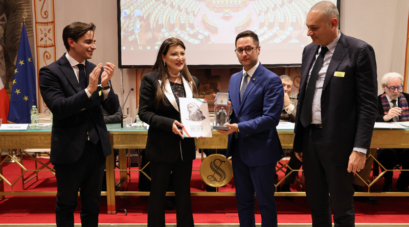 San Marino. Il Segretario Righi riceve a Roma il premio internazionale “Salvator Mundi”