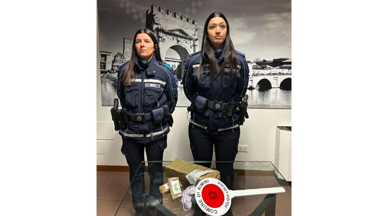 La Polizia locale sequestra oltre 1,2 chilogrammi di hashish in un appartamento di Rimini