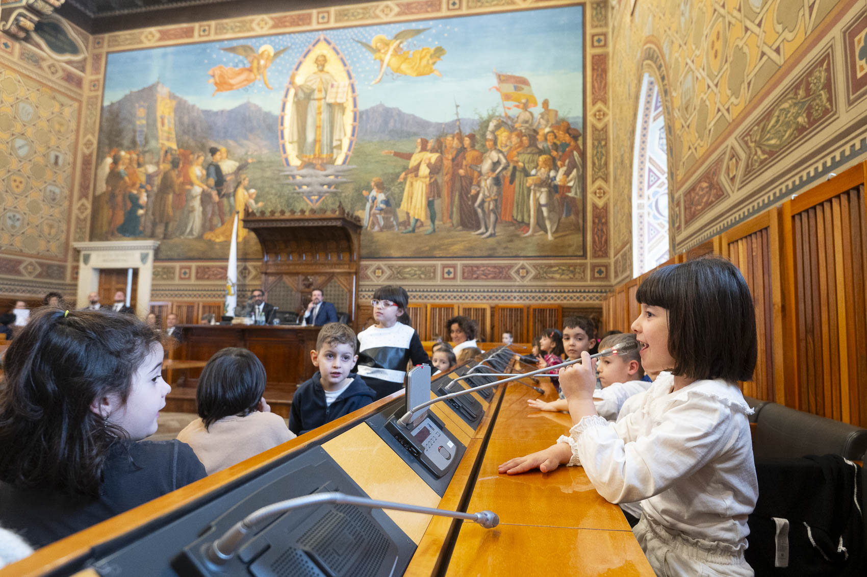 San Marino. “I Giovani vivono le Istituzioni”, i bimbi dell’Infanzia a Palazzo Pubblico – FOTO