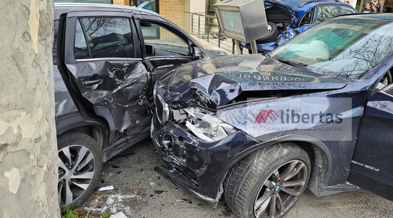 Mega incidente sulla Superstrada di San Marino: 4 auto andate distrutte