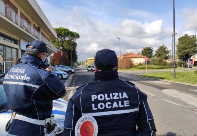 Senza assicurazione si dà alla fuga nel centro di Villa Verucchio: patente ritirate e 2.000 euro di multa