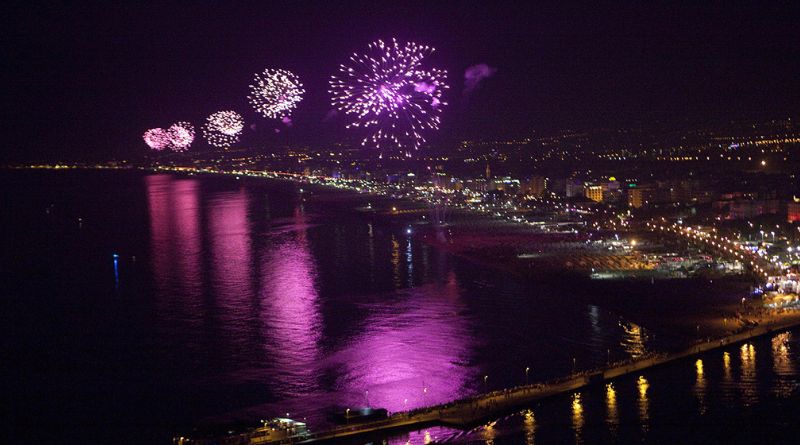 Riccione. Albergatori allo scoperto: «Notte rosa? Ora basta»